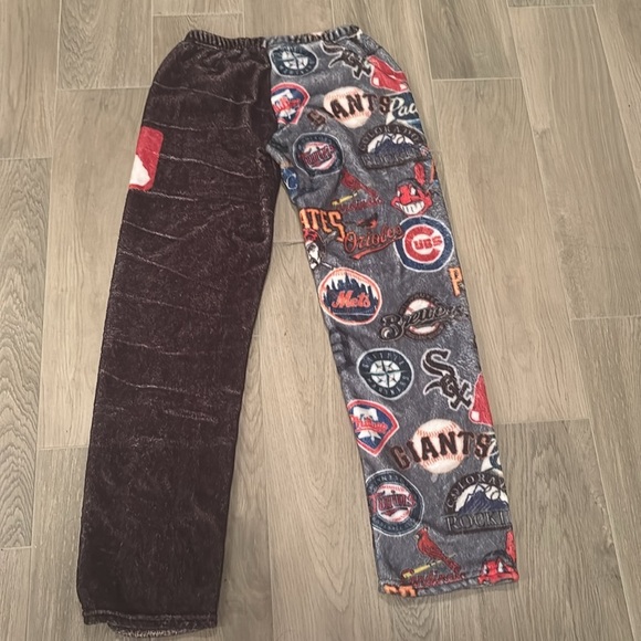 Boys MLB Fuzzy Pajama Pants Size 14/16 - Picture 3 of 6